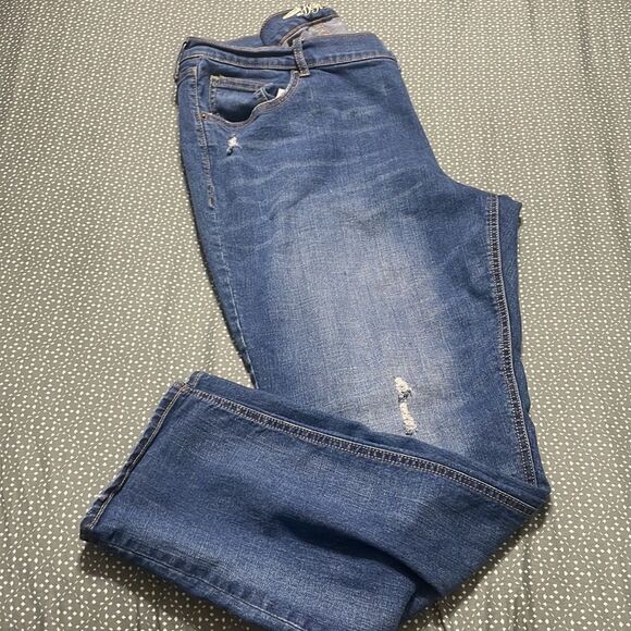 EUC Old Navy The Boyfriend jean size 16 regular distressing on front - Picture 7 of 10